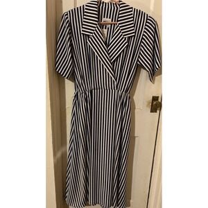 Vintage Leslie Fay Size 8 Navy & White Striped Short Sleeved Dress